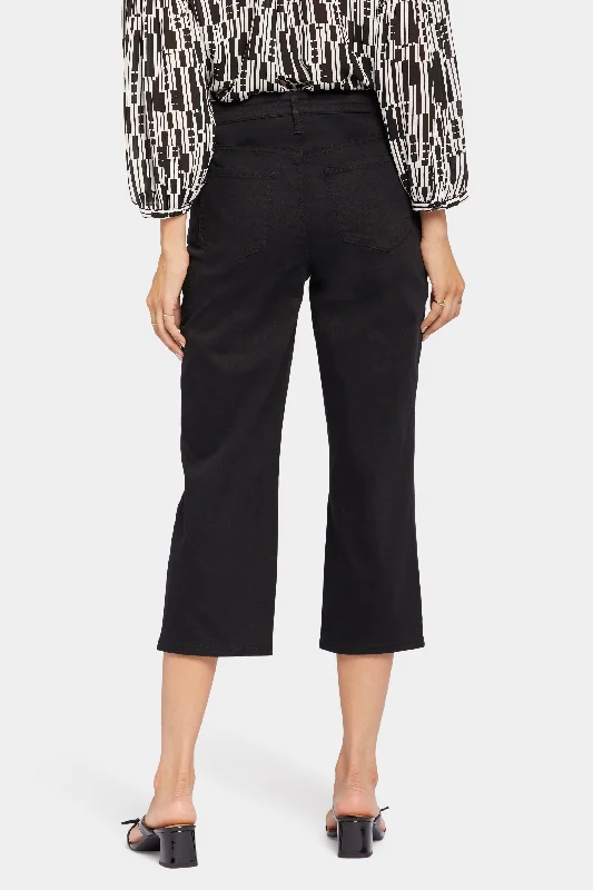 Joni Relaxed Capri Jeans In Petite - Black