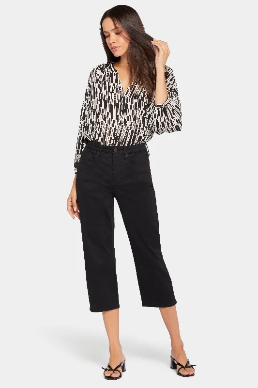 Joni Relaxed Capri Jeans In Petite - Black