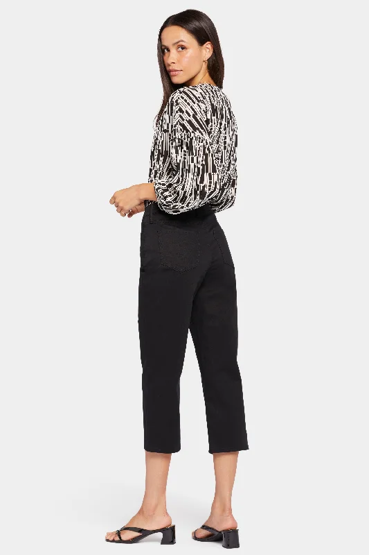 Joni Relaxed Capri Jeans In Petite - Black