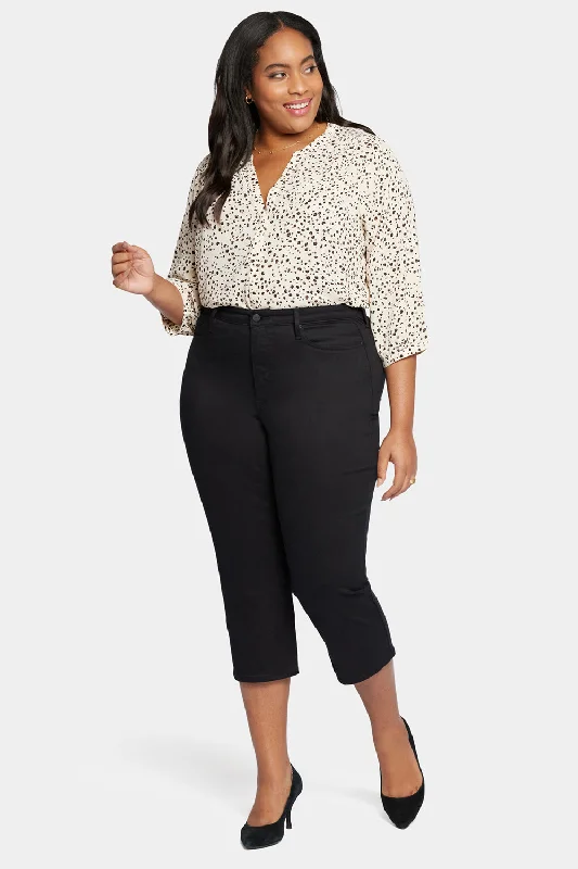 Joni Relaxed Capri Jeans In Plus Size - Black