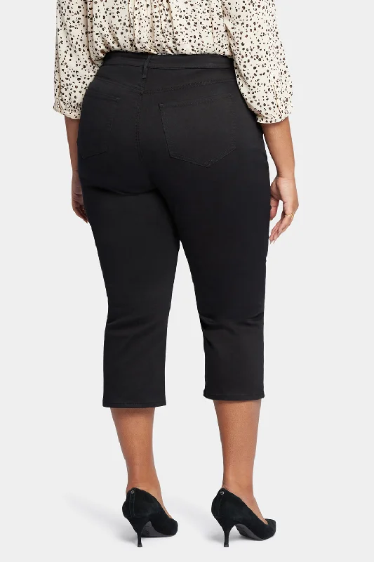 Joni Relaxed Capri Jeans In Plus Size - Black