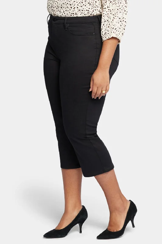 Joni Relaxed Capri Jeans In Plus Size - Black