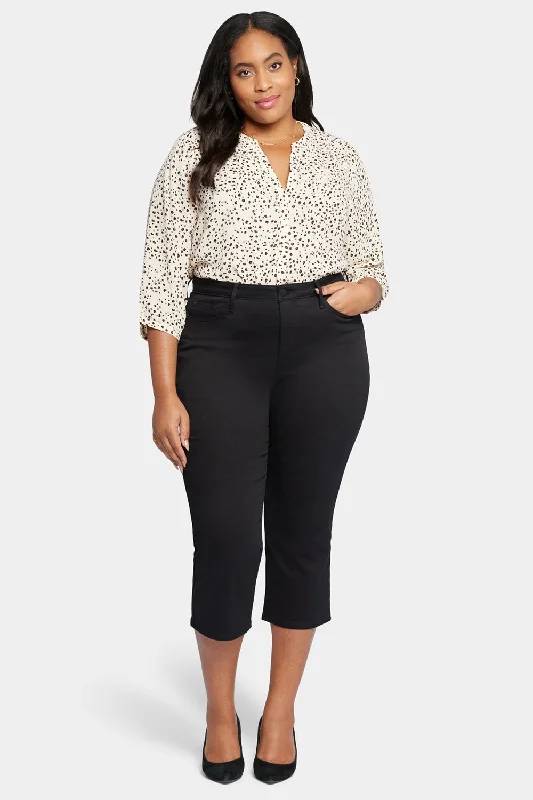 Joni Relaxed Capri Jeans In Plus Size - Black