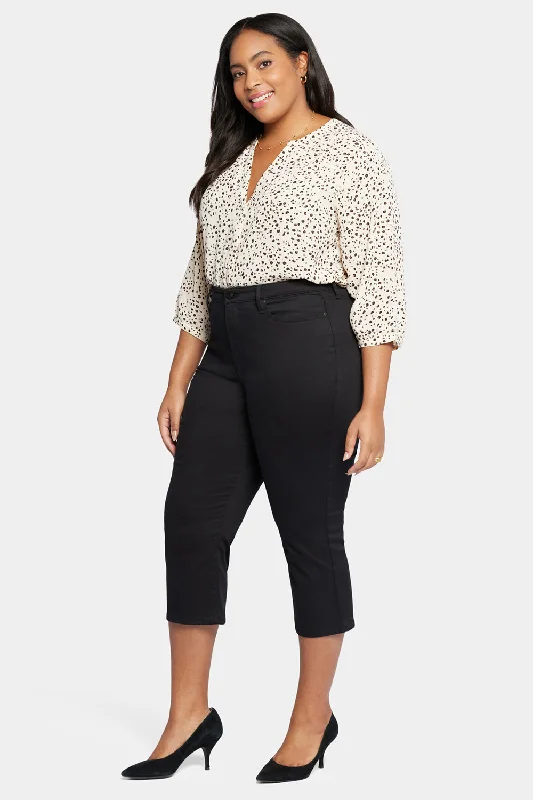 Joni Relaxed Capri Jeans In Plus Size - Black