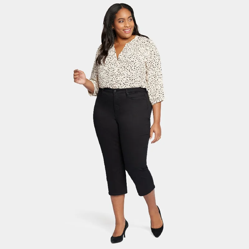 Joni Relaxed Capri Jeans In Plus Size - Black